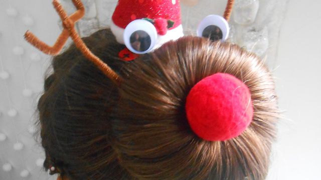 Coiffure de Noël : Le chignon renne !