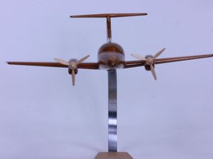 Embraer EMB121 Xingu (Brésil, échelle : 1/45°, bois : bouleau, prunier)