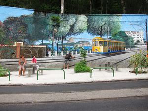 Santa Héléna: Une représentation murale du funiculaire et une Favela toute proche; Le musée Chacara Do Cèo.