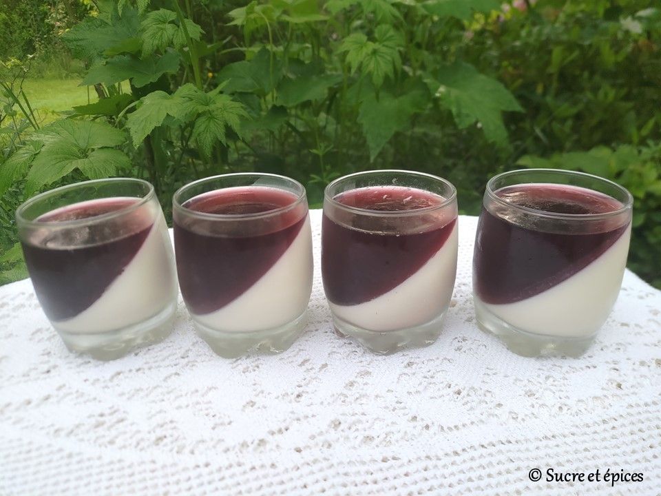 Panna cotta vanille et fleurs d'hibiscus - Recette en vidéo