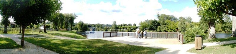 piscine et toboggans aquatiques, gyropodes,  canoë-kayak, bateaux électriques, vélo route voie verte...