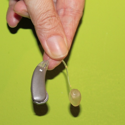 Baisse des prix des prothèses auditives : nécessaire mais pas suffisante