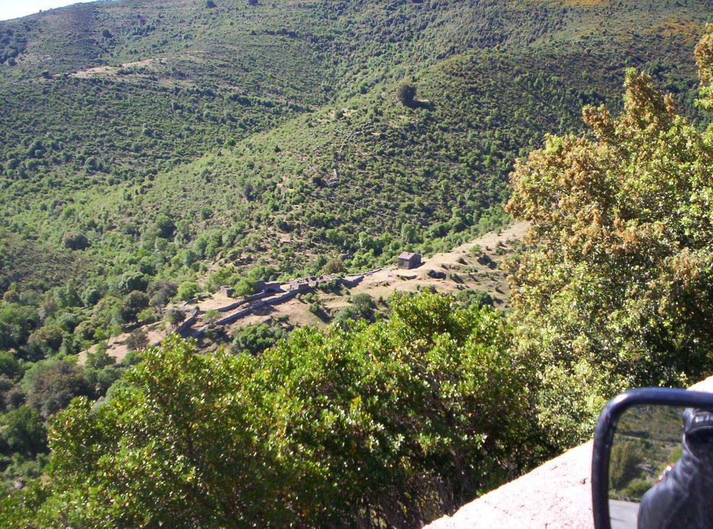 La Corse vu façon GP
2080 Km sur l'ile à 2 motos
52 km/h  de moyenne
129 l d'essence ...
on ne parlera pas des Ricard et autres ...