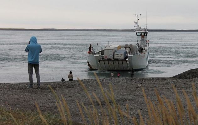 Traversée-surprise du détroit de Magellan, un soir d'embouteillage à l'embarcadère...