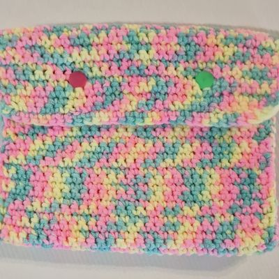 mes pochettes au crochet ainsi que mes chales