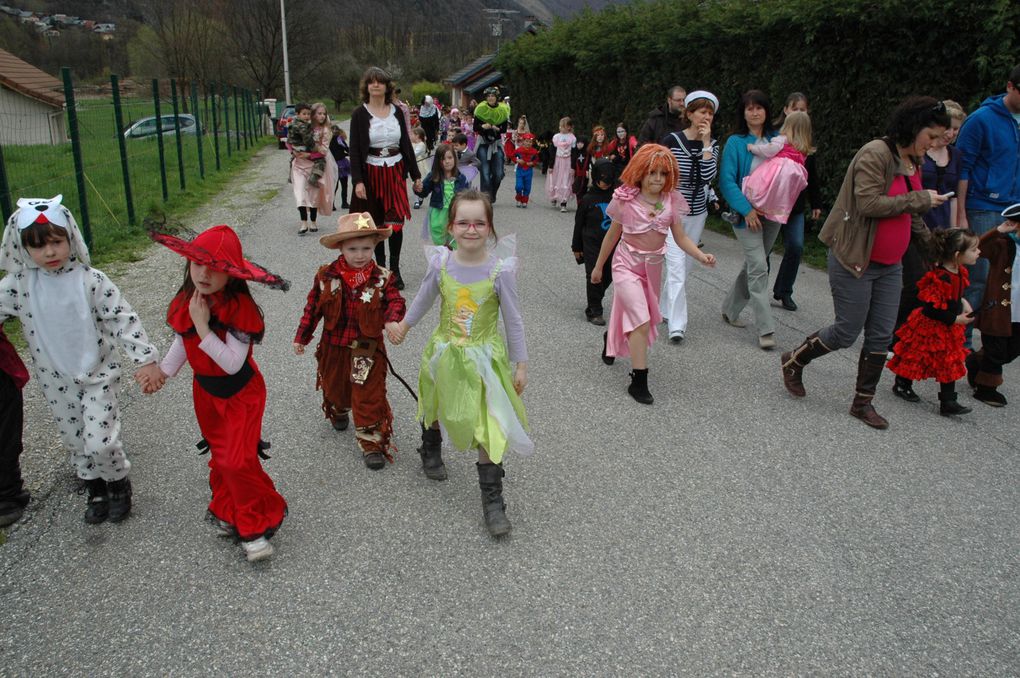 Préparation au carnaval à Rognaix le 12 avril 2013