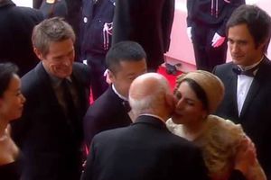 Festival de Cannes : la bise de Leila Hatami à Gilles Jacob fait scandale en Iran