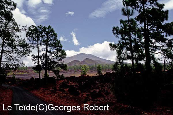 Le Teïde (3718m) sur l'ïle de Ténérife aux Canaries est le plus haut sommet d'Espagne. Son ascension offre un point de vue sur des paysages époustouflants.. A vos baskets !