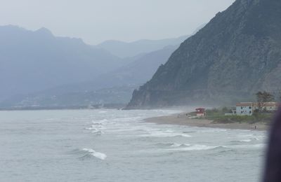 Tichy, une des plages vue depuis la terrasse du restaurant la sirène bleue