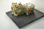 Uramaki bâtonné de crabes, asperge, carotte