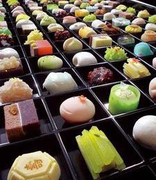 LES WAGASHI (和菓子) : LES PÂTISSERIES TRADITIONNELLES JAPONAISES.