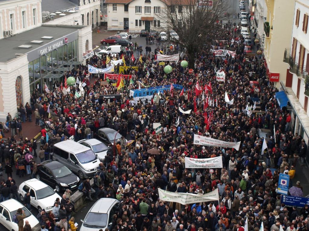 20000 personnes manifestent à Hendaye contre la LGV !!!