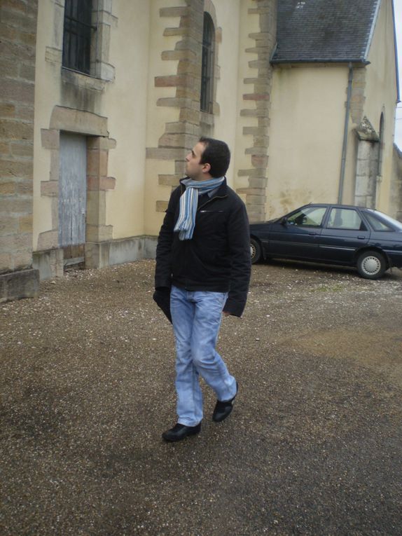 Eglise d'Athée, le Dimanche 12 Décembre. Un concert, des choristes, un chef de choeur : la joie de partager nos chansons. Pour finir cet après-midi un chocolat chaud nous attendais