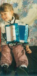Quelques photos de mes débuts sur scène ou avec mes accordéons.