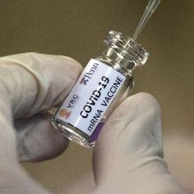 RIFAN FINANCINDO - Publik Yakin Vaksin Merah Putih Akhiri Pandemi Covid