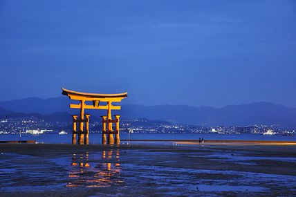 L'O Torii, le portique Sacré, Miyaguchi, île de Miyajima, Japon
