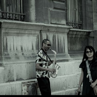 LE SAXOPHONISTE DE NOTRE DAME A PARIS