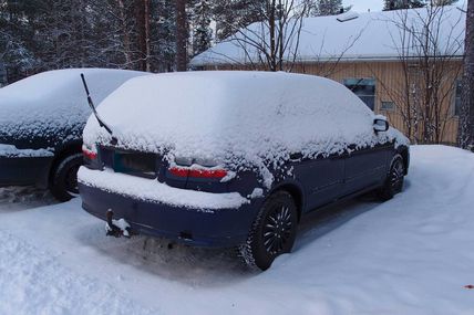 La dure vie d'une voiture pendant l'hiver lapon