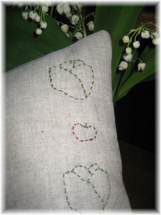 Avec Agnès, nous nous sommes lancées un défi pour 2010 : réaliser chaque mois un coussin avec une des grilles d'Annie Downs de Hatched and Patched.