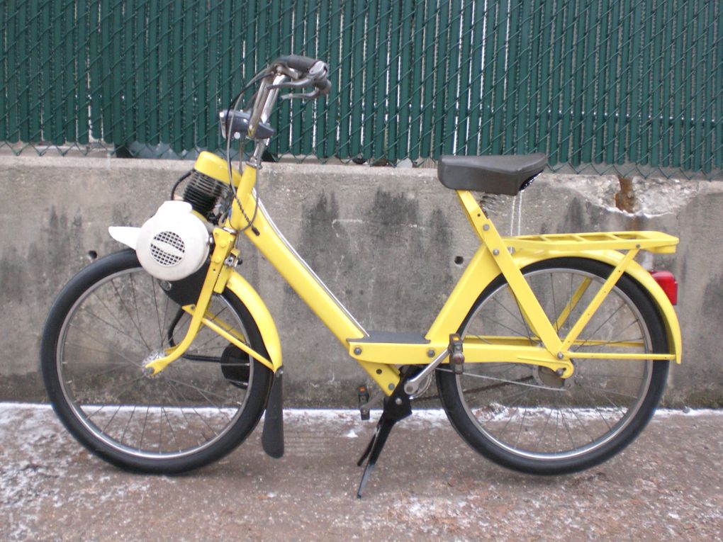 Leo's yellow 1974 Velosolex 4600 Orange County, NY, USA