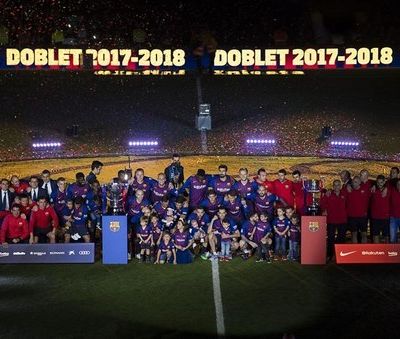 Homenaje del Camp Nou a Andrés Iniesta