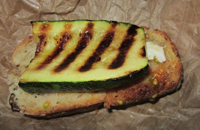 Tartine de courgettes grillées