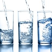 Dis-moi? Pourquoi l'eau a parfois un goût?
