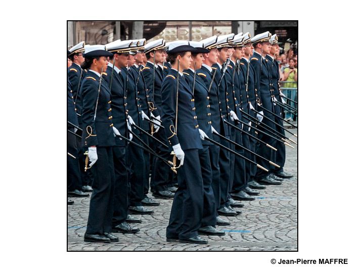 Un aperçu de l’Armée Française avec, entre autres, la Patrouille de France, la Marine, l’Armée de terre, la Légion Etrangère comme si vous y étiez. Paris, les 14 juillet 2010.