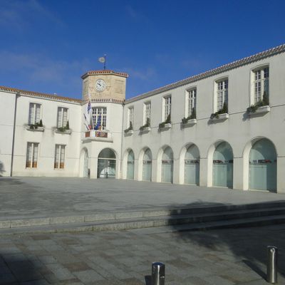 LES SABLES D'OLONNE : conseil municipal du 29 septembre 2015  suite et fin 