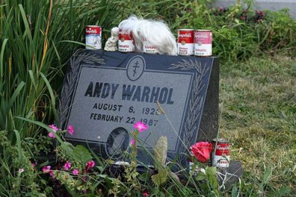 LA TOMBE D'ANDY WARHOL