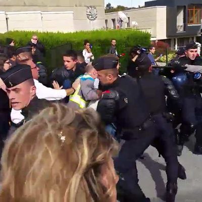 En direct - Egletons - Un salarié de GM&S a le genou cassé lors d'affrontements avec les CRS - Emmanuel Macron n'ira pas à la rencontre des manifestants