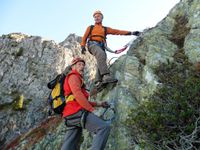 Dans la montée on découvre la retenue collinaire en forme de coeur.