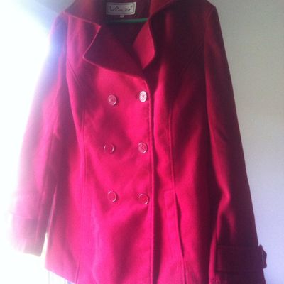 Veste taille 2 rouge - 5 euros