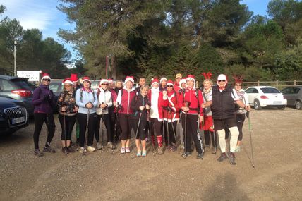 Les papas et mamans Noël de la marche nordique