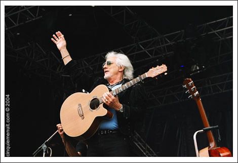Dans cet album, vous avez les chanteurs et chanteuses que vous retrouverez dans le blog karaoké live.
Ce blog est consacré au karaoké et aux paroles de chansons mais les photos des chanteurs et chanteuses sont omniprésentes et importantes.