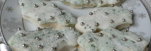 Sapin-guimauve de Noël à la menthe et étoile-guimauve amande-coquelicot