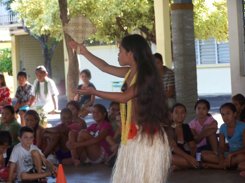 Pratique ancestrale ici à Tahiti, Célia a aimé et s'y est collée.... Impressionnant!