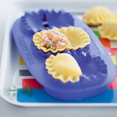 PETITS CHAUSSONS AVEC LE TRI PARTY TUPPERWARE