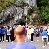 IMG_3279 Lourdes (65) 8 sept 2022, messe grotte, Basilique, vue château CLIPS JOINTS