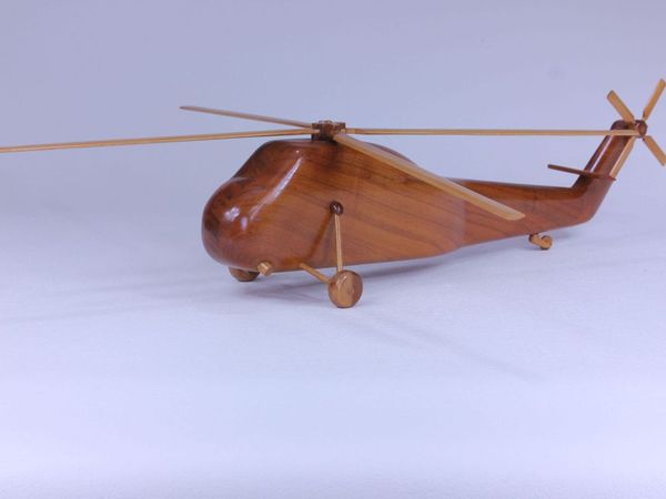 Sikorsky H34 (S.58) (échelle : 1/39°, bois : merisier)