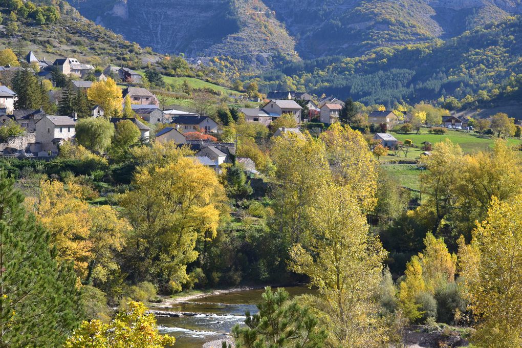 les Gorges du Tarn, village troglodytique Castelbouc, Charbonnieres Maison forte Montbrun, village de Montbrun