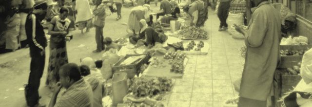 « La gare » et mercato market, dans les entrailles de la ville