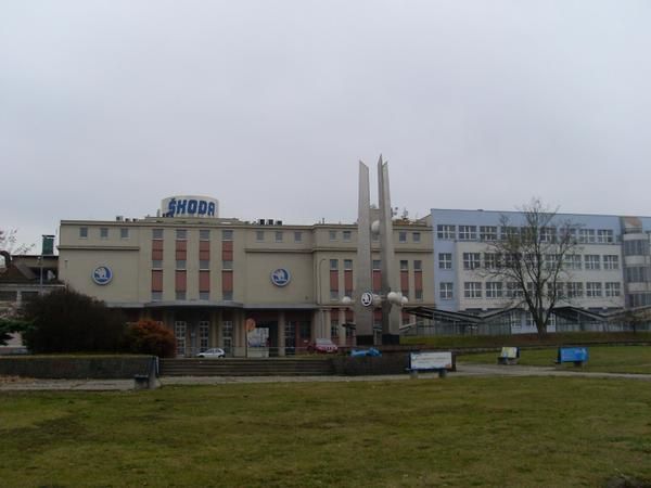 Ville moyenne de Bohème (sud-ouest de Prague)
27 octobre 2008 
elle est connue pour son usine skoda (filière armement) et son usine Pilsner Urquell (bière tchèque la plus connue à l'étranger).