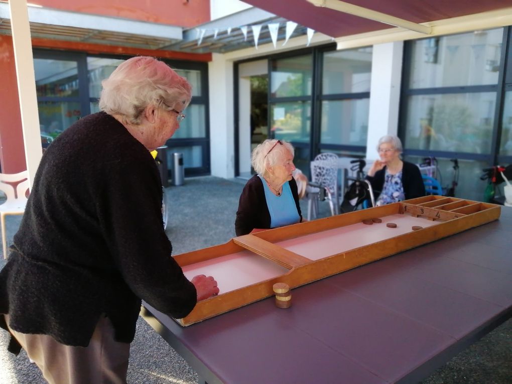 Jeux en bois géants.