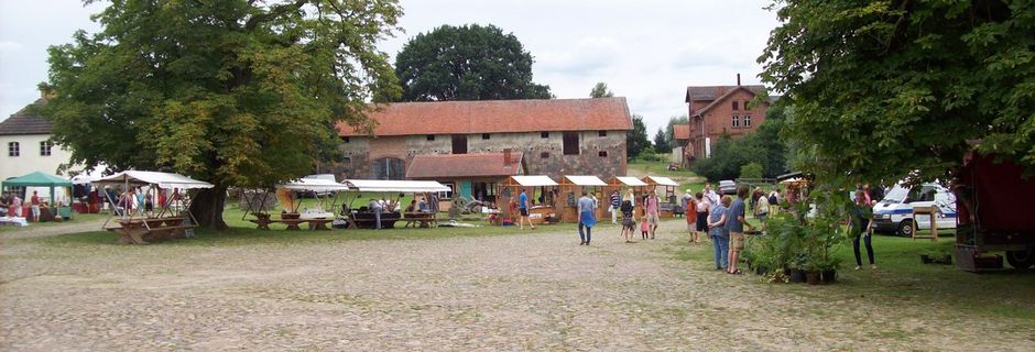 Auf dem Maulbeerfest in Zernikow