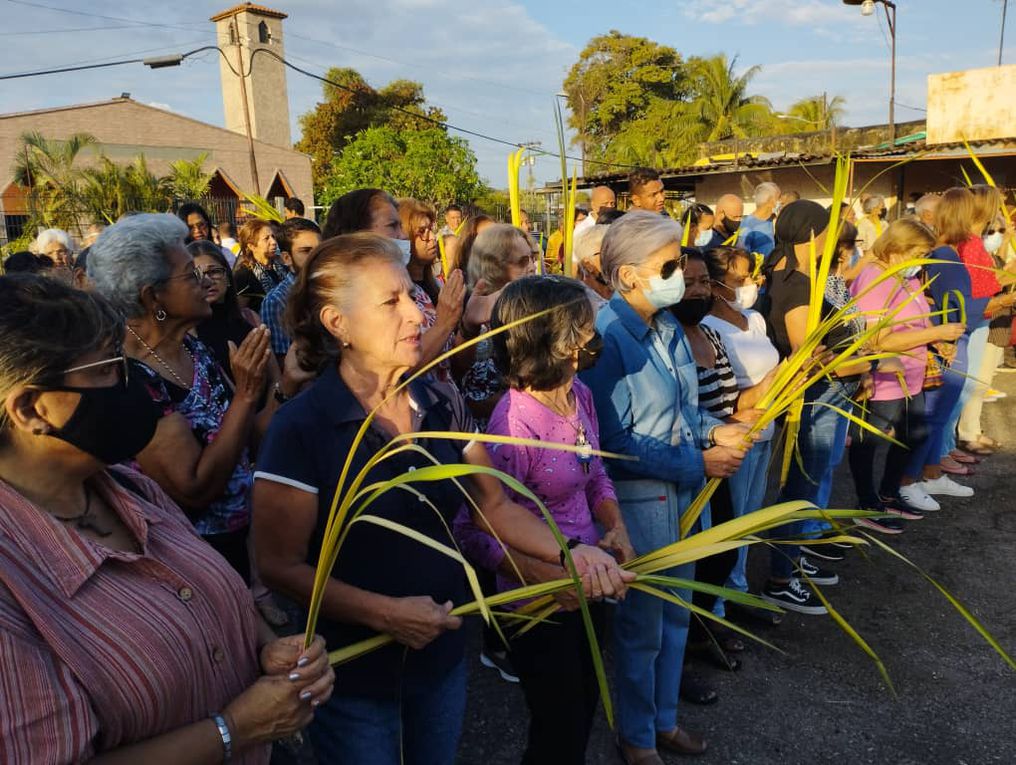 Católicos de la Fundación Mendoza en Valencia asistieron a bendición de las palmas en el Domingo de Ramos 
