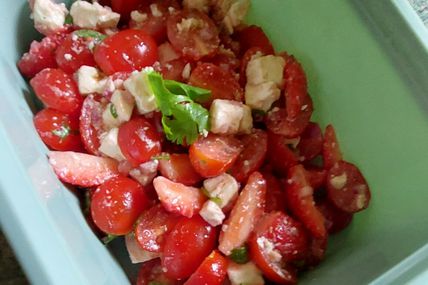 Comment faire une salade de tomates cerises aux fraises 