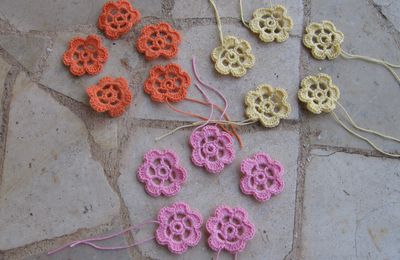 Petites fleurs au crochet