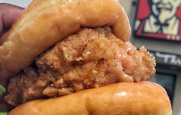 Le burger aux donuts, une « bombe calorique » lancée par KFC