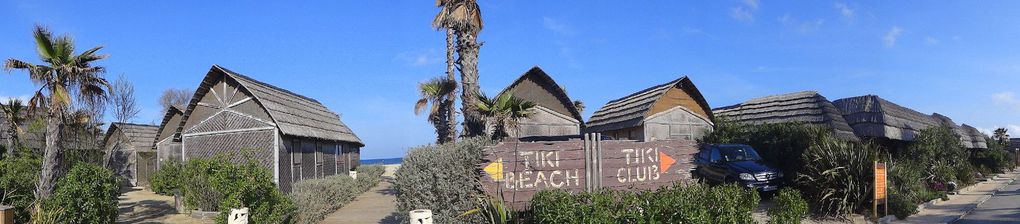 Voyage fabuleux et surnaturel dans la République du Kon Tiki... Village polynésien à 3km de St Tropez.
De notre hutte plantée sur la plage, à l'ombre des palmiers, nous avons vécu ces vacances de Pâques 2012 comme un rêve éveillé.